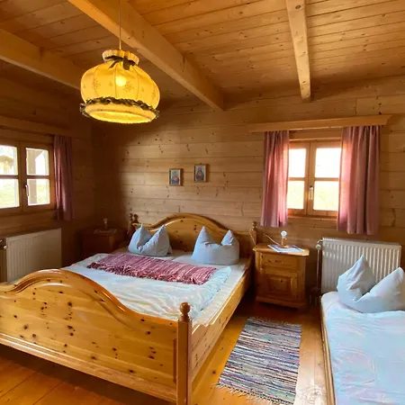 Berggasthof Gut Lichtenau 豪岑堡